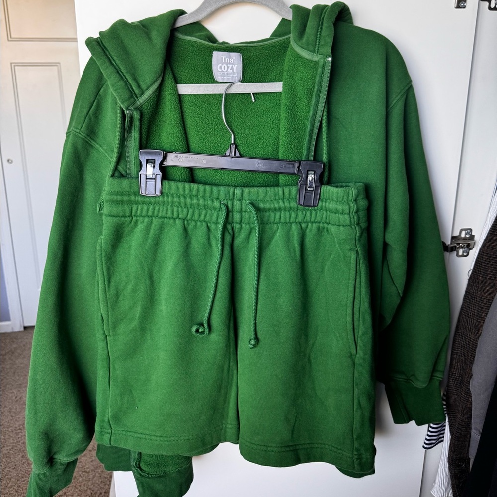 Aritzia TNA Cozy - Zip Up Hoodie & Shorts